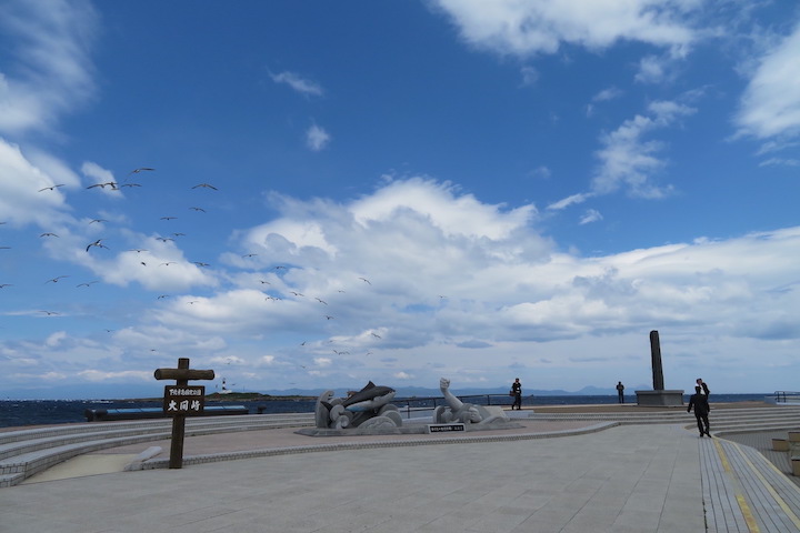 青空が広がる大間崎