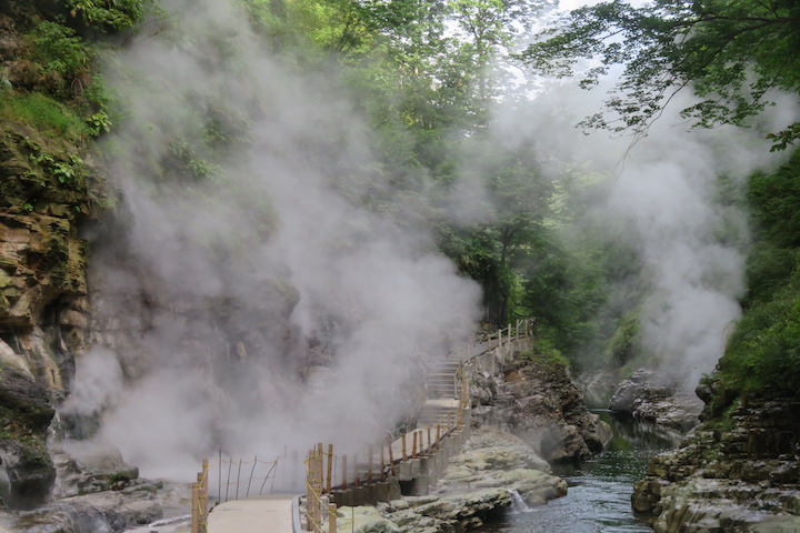 小安峡の大噴湯