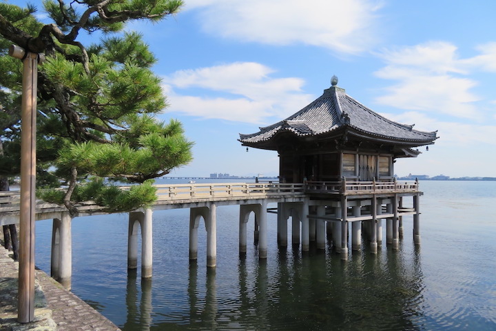 滋賀県大津市の浮御堂