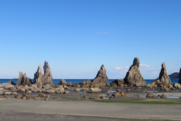 串本町の奇岩「橋杭岩」（和歌山県）