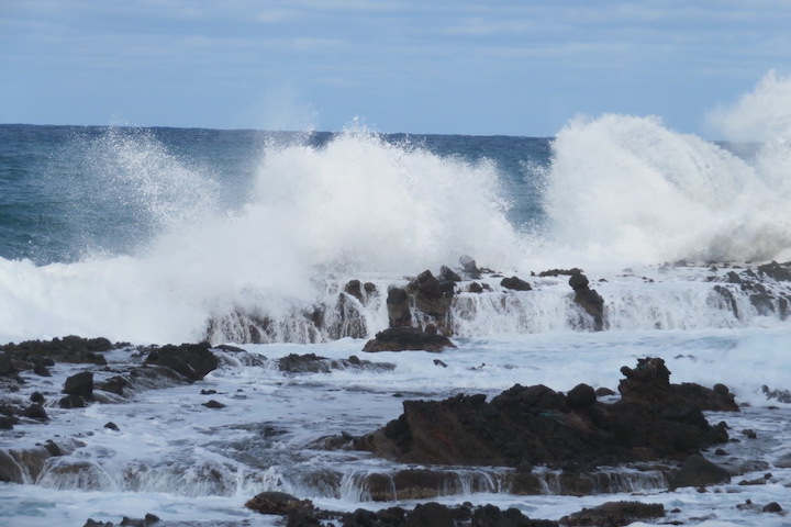 日本海の波飛沫