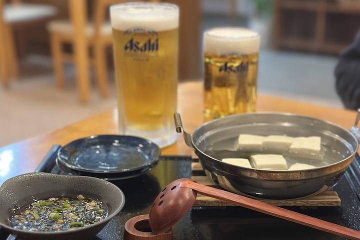 味人の生ビールと湯豆腐